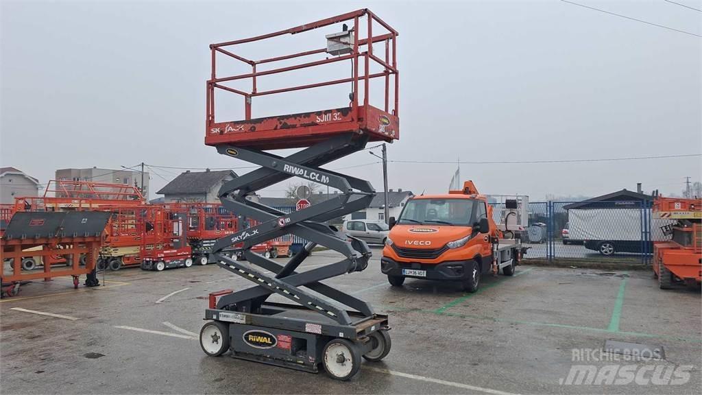 SkyJack SJIII3220 Scissor Lifts