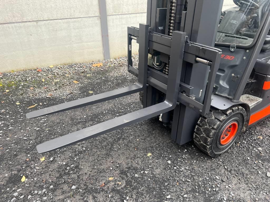Linde E30L-01 Electric Forklifts