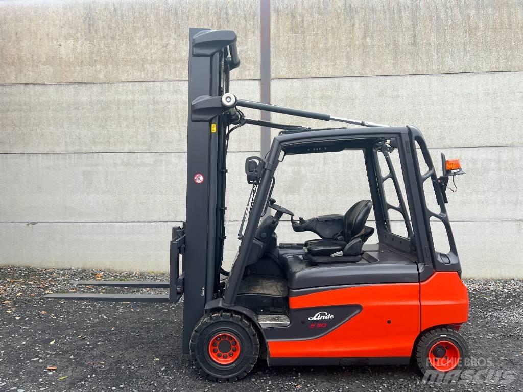 Linde E30L-01 Electric Forklifts