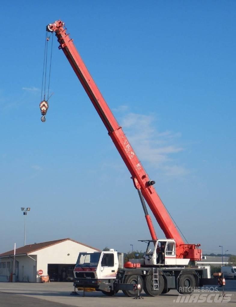 Grove GMK 3050 Mobile and all terrain cranes