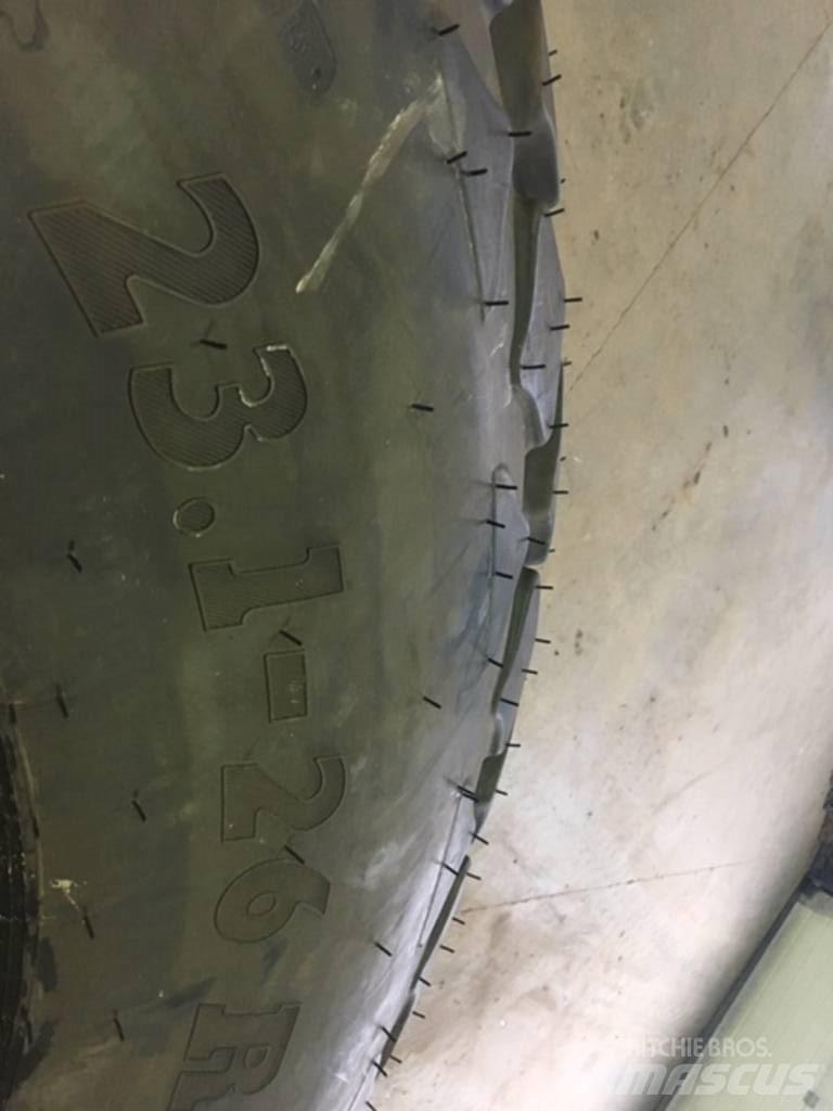 SWT 23.1 - 26 Tires, wheels and rims
