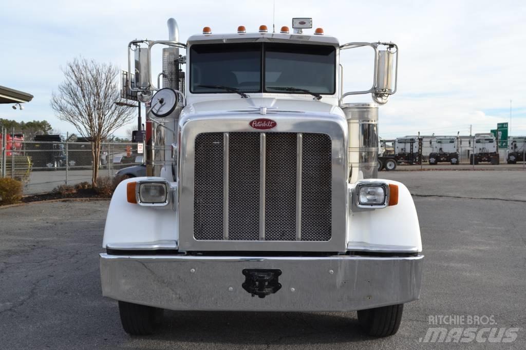 Peterbilt 367 Conventional Trucks / Tractor Trucks