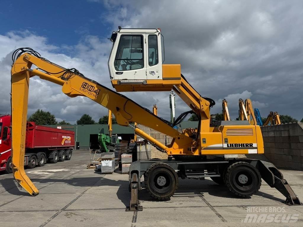 Liebherr A 904 Waste / Industry Handlers