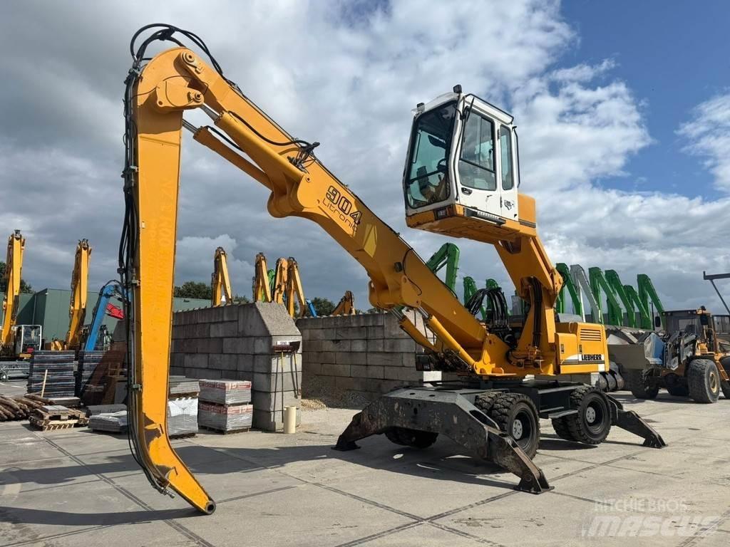 Liebherr A 904 Waste / Industry Handlers