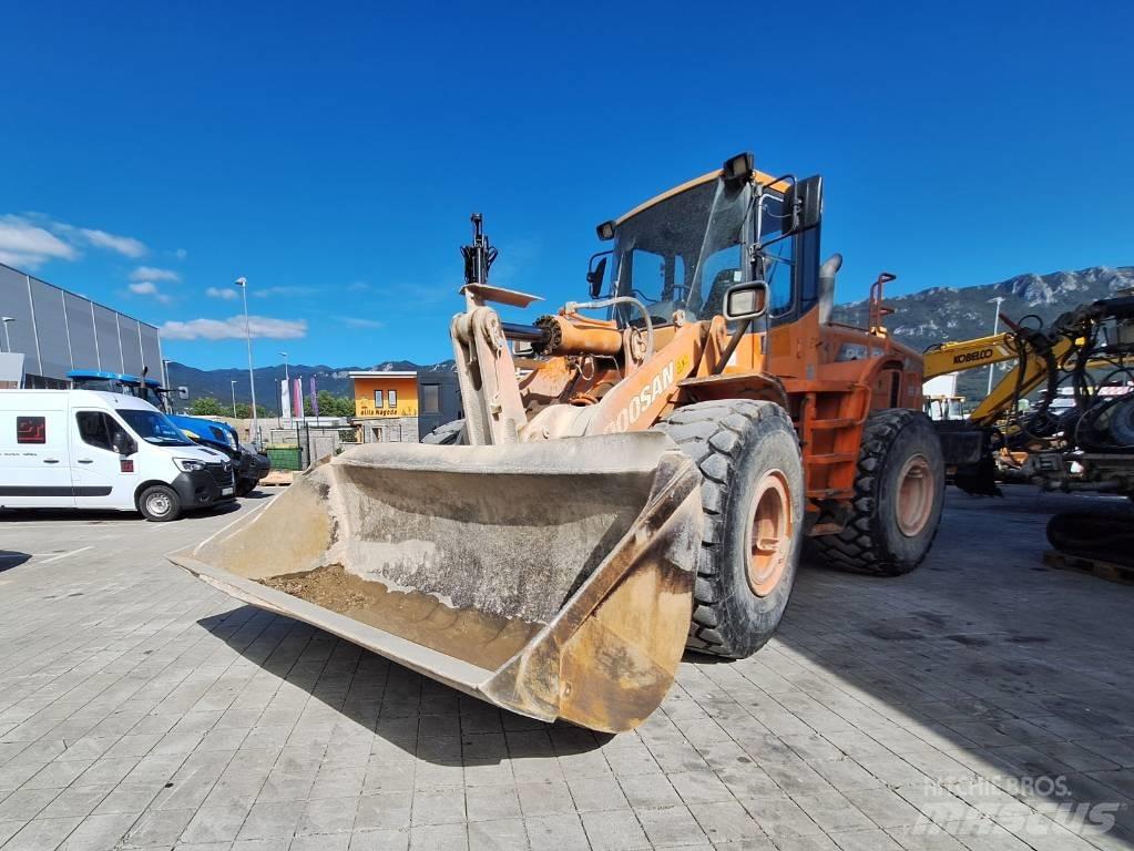 Doosan DL 300 Wheel Loaders