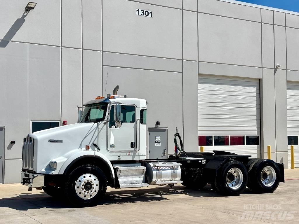 Kenworth T 800 Conventional Trucks / Tractor Trucks