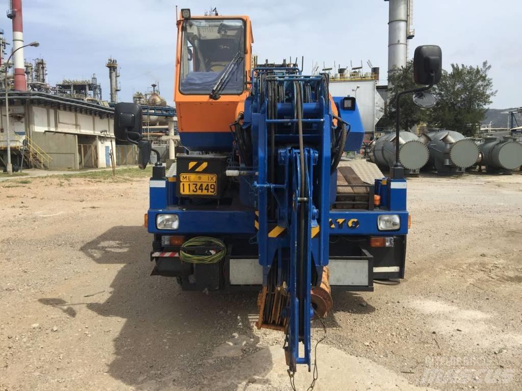 Kato CR 22MR Mobile and all terrain cranes