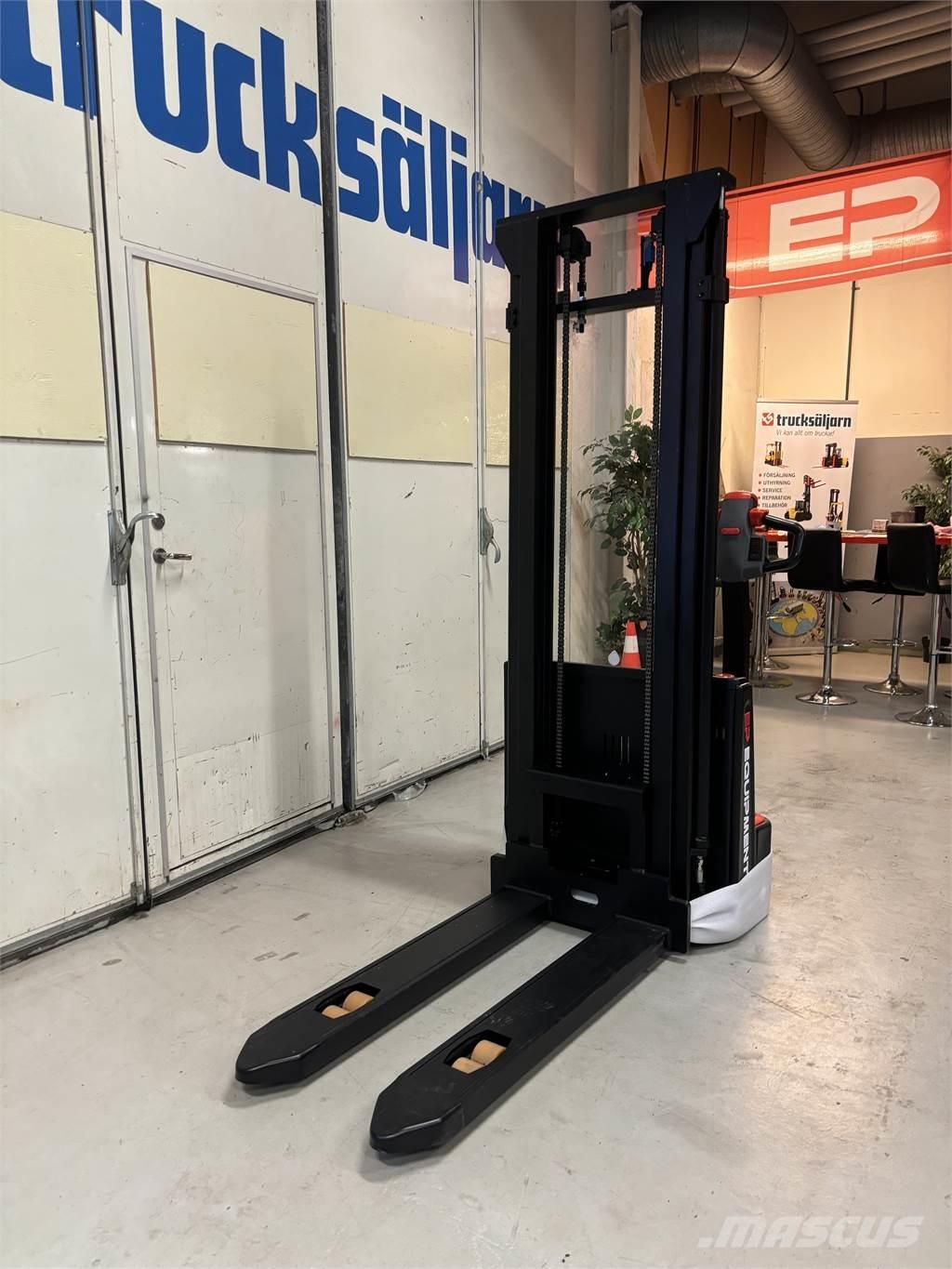 ESA 121 Pedestrian stacker