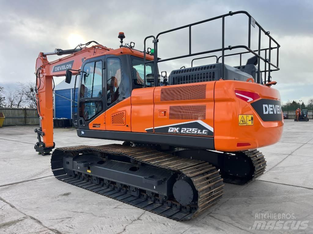 Develon DX 225 LC-7 Crawler Excavators
