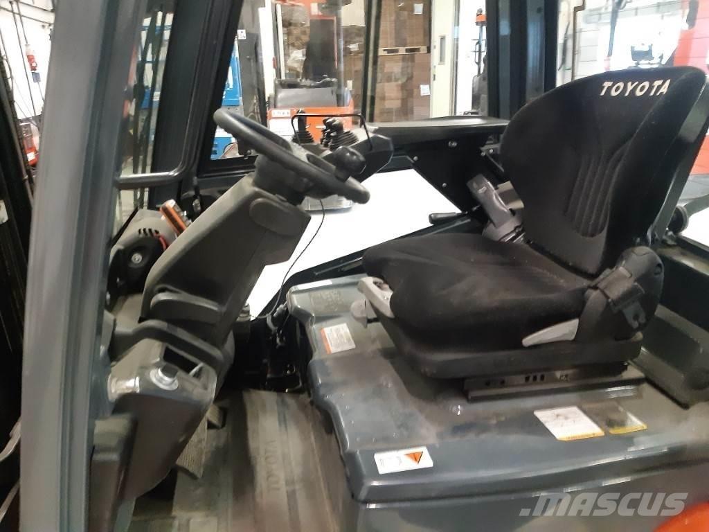 Toyota 8FBE15T Electric Forklifts