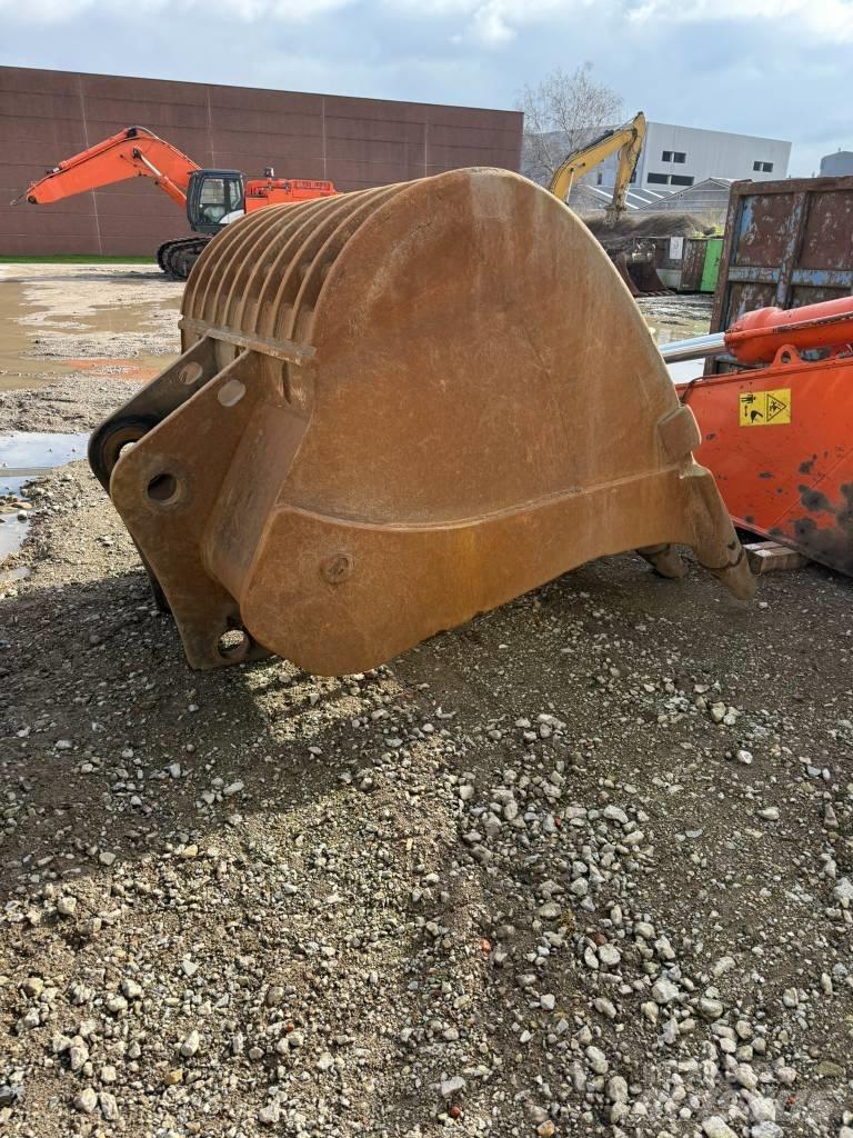Hitachi ZX690 LCR - 6 Crawler Excavators