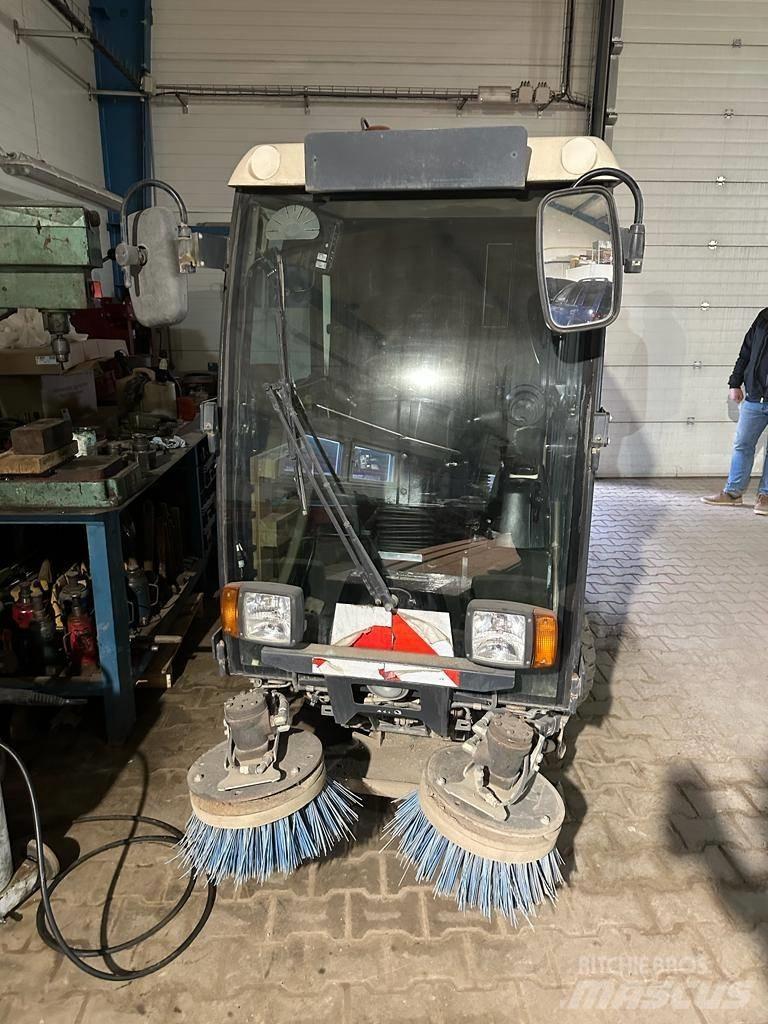 SWINGO 100 Sweepers