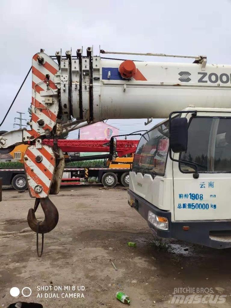 Zoomlion QY80V Mobile and all terrain cranes