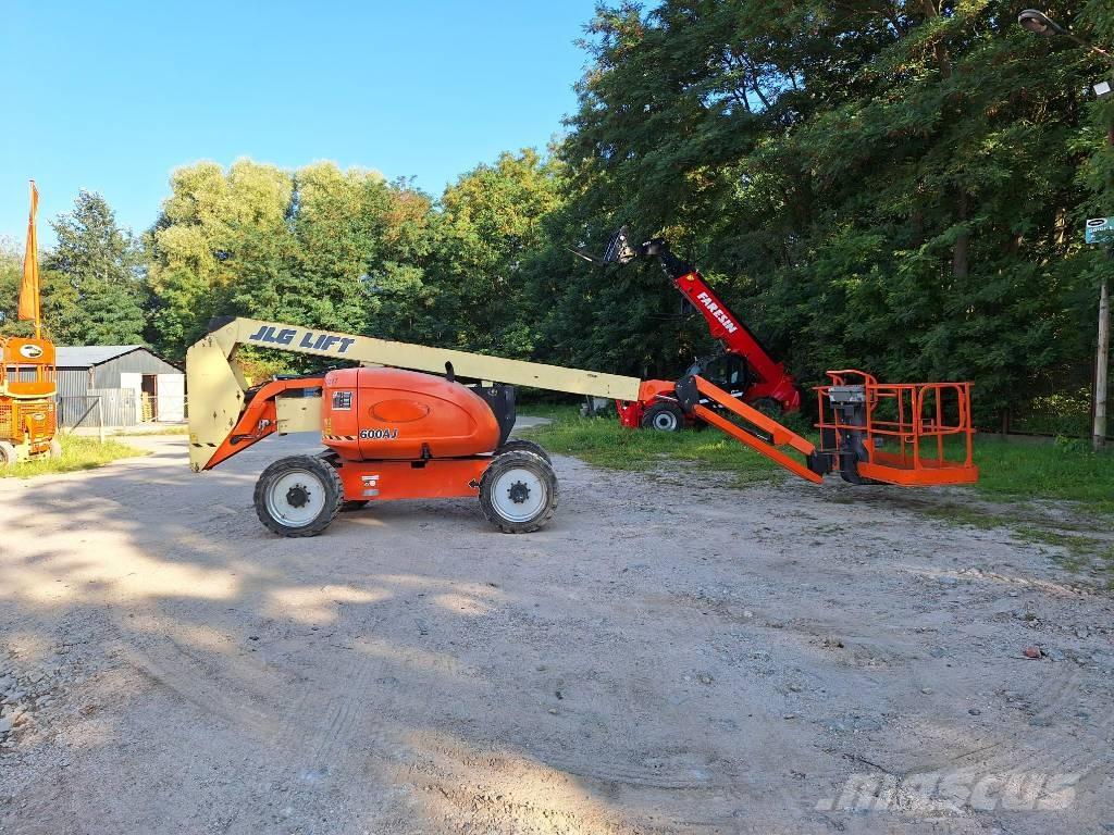 JLG 600AJ Articulated boom lifts