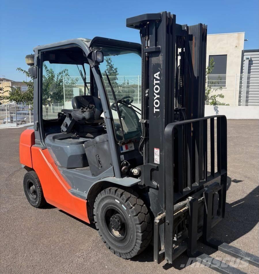 Toyota 02-8 FDF 25 Diesel Forklifts