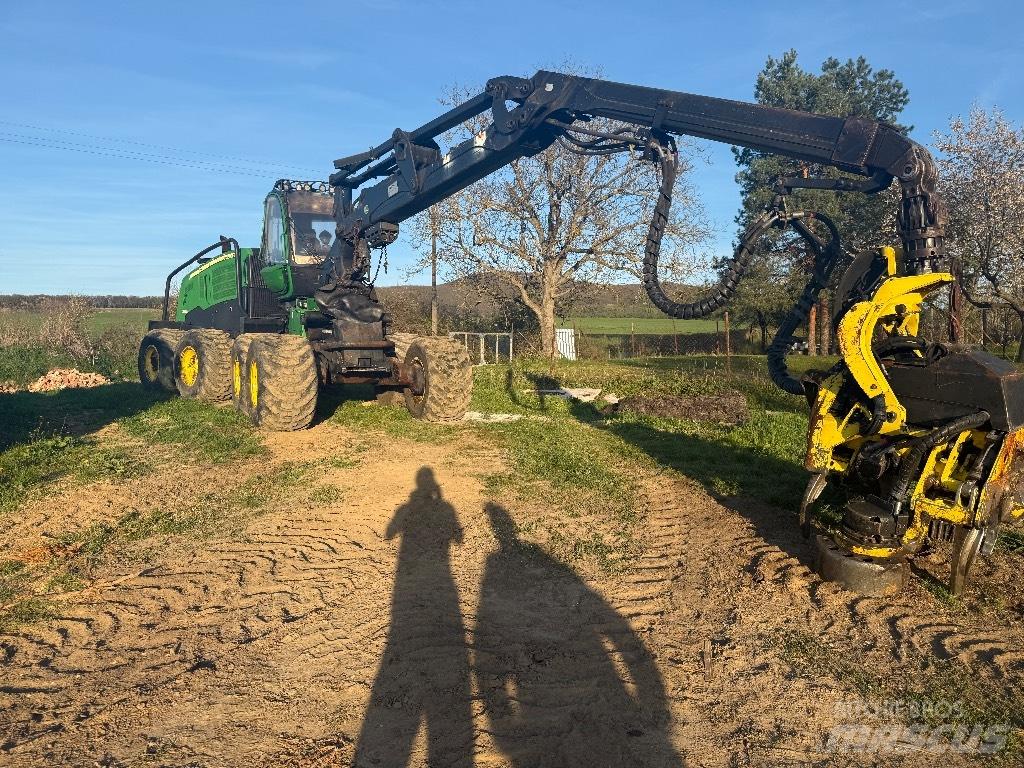 John Deere 1270 E Harvesters