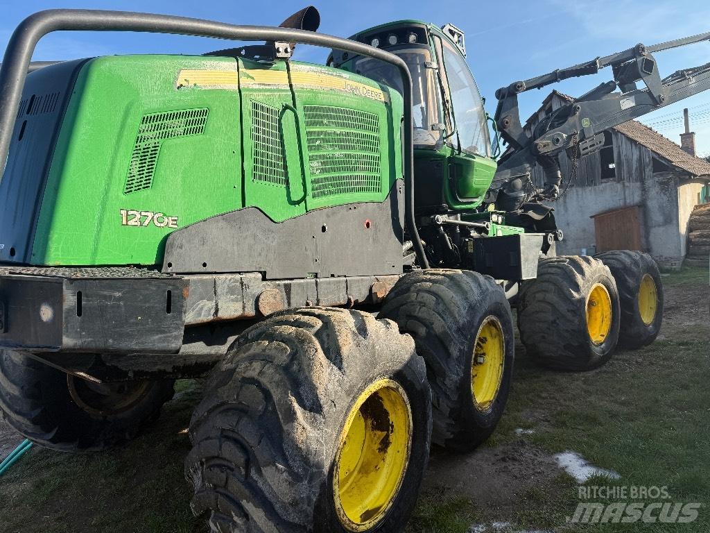 John Deere 1270 E Harvesters