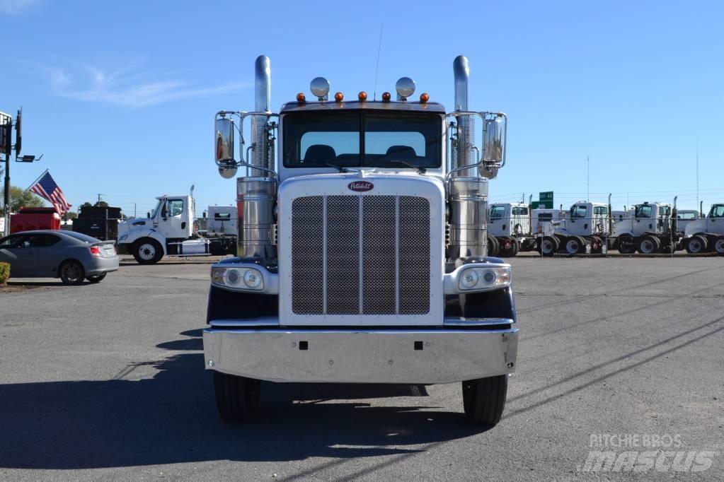 Peterbilt 389 Conventional Trucks / Tractor Trucks