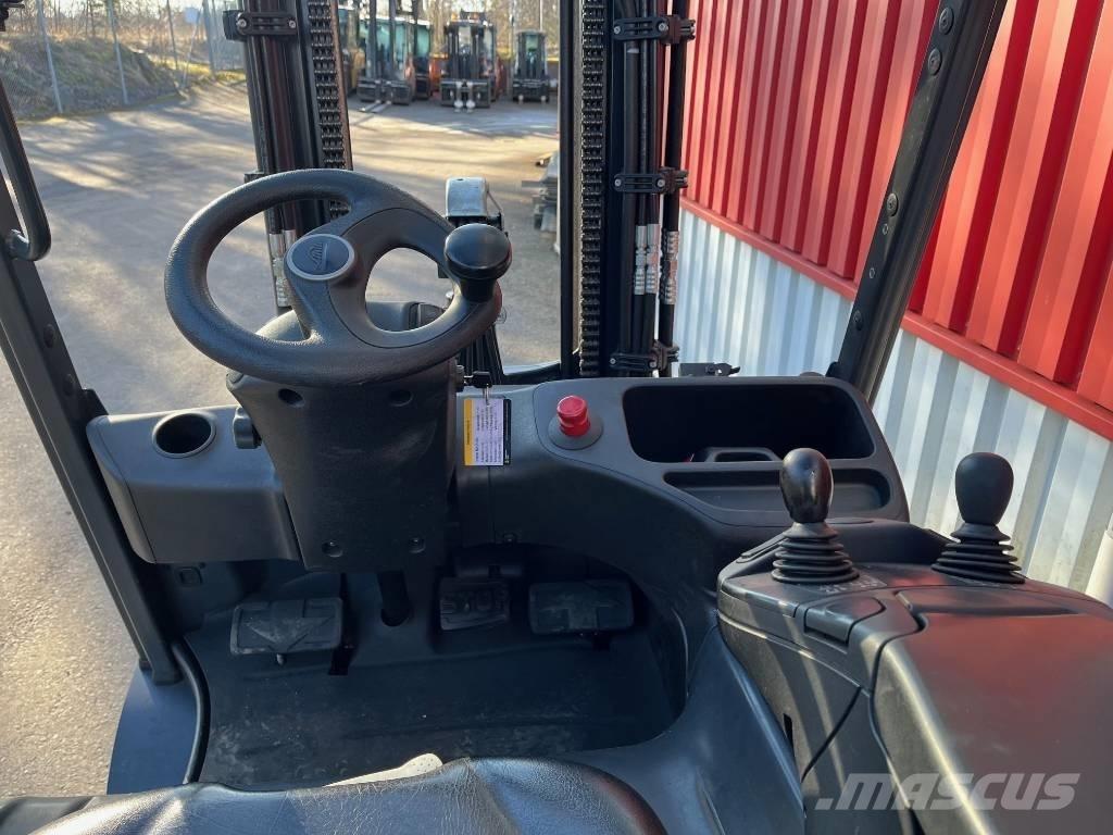 Linde E25L-02 Electric Forklifts