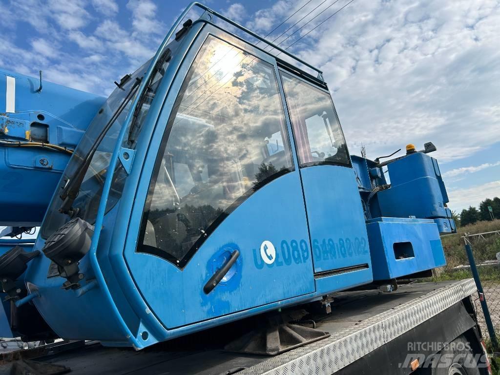 Grove GMK 3055 Mobile and all terrain cranes