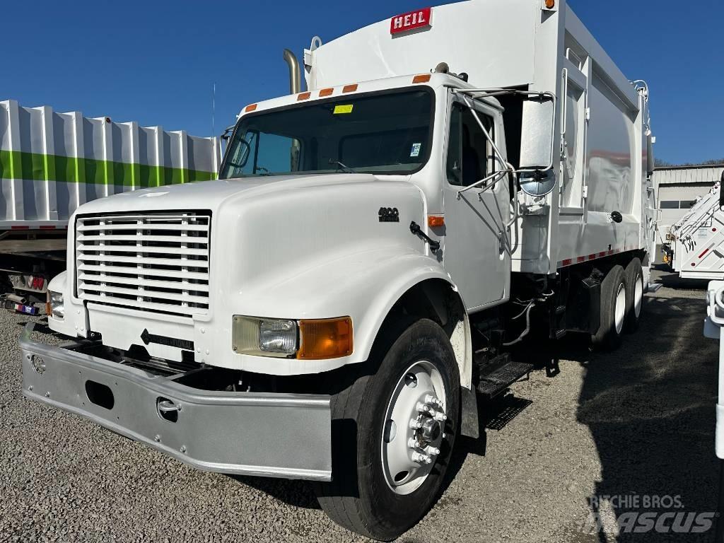 International 4900 Garbage Trucks / Recycling Trucks