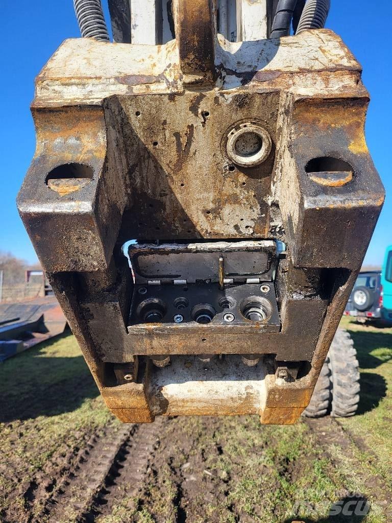 Hitachi ZX 170 W-3 Wheeled Excavators