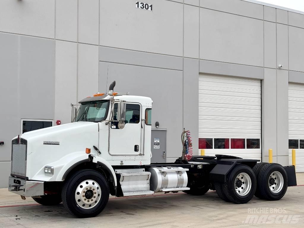 Kenworth T800 Conventional Trucks / Tractor Trucks