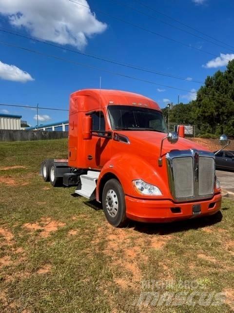 Kenworth T 680 Conventional Trucks / Tractor Trucks