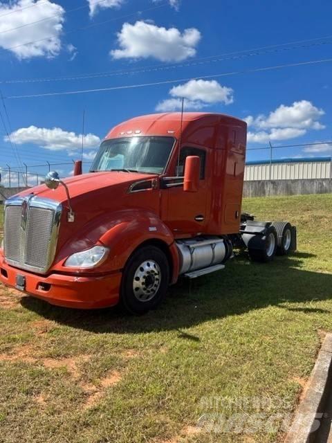 Kenworth T 680 Conventional Trucks / Tractor Trucks
