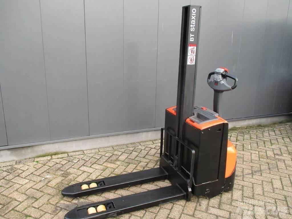 BT SWE 080L Pedestrian stacker
