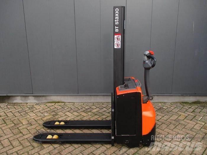 BT SWE 080L Pedestrian stacker