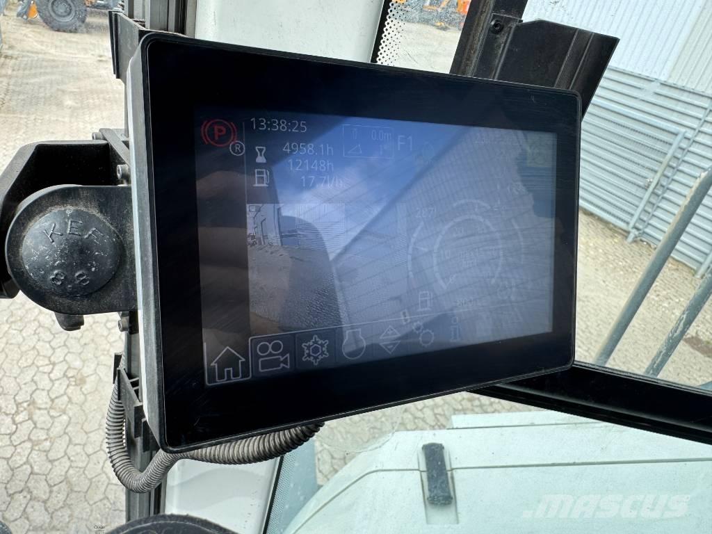 Liebherr L586 Wheel Loaders