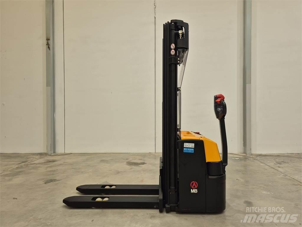  WSA161L Pedestrian stacker