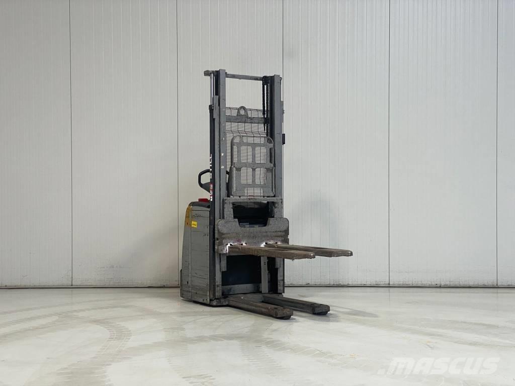 Still EXV16 Pedestrian stacker