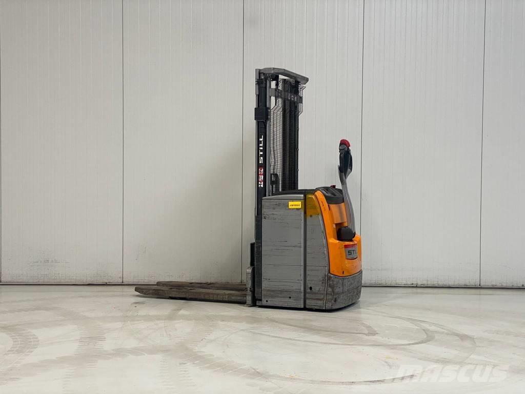 Still EXV16 Pedestrian stacker