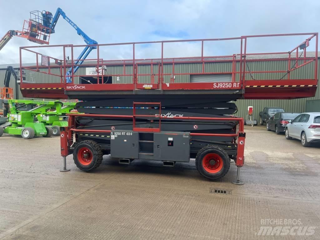 SkyJack SJ 9250 RT Scissor Lifts