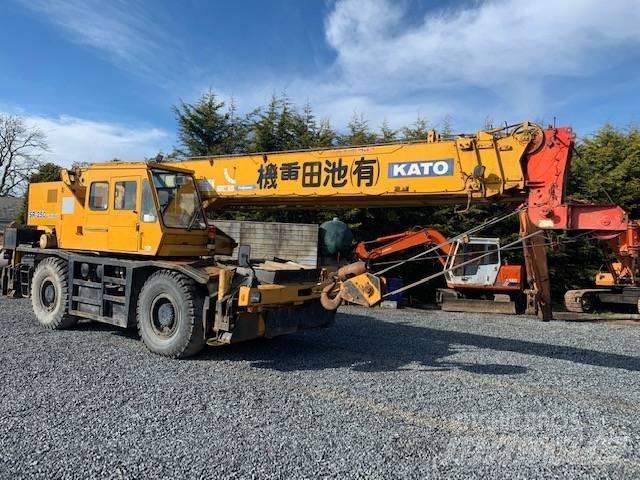 Kato KR30H Mobile and all terrain cranes