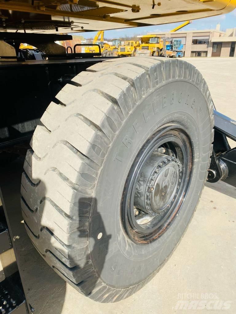 CAT mh3040 Waste / Industry Handlers