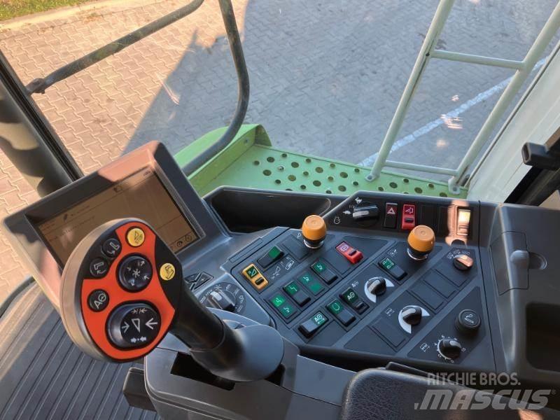 CLAAS LEXION 600 Combine Harvesters