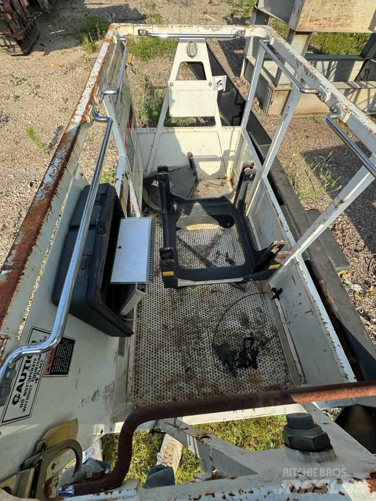 Mantis 10010MX Crawler Cranes