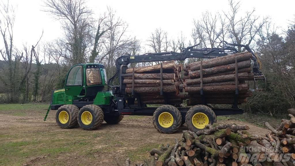 John Deere 1110 E Forwarders