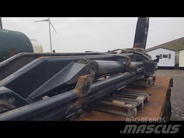 Atlas 25 TON Hooklifts
