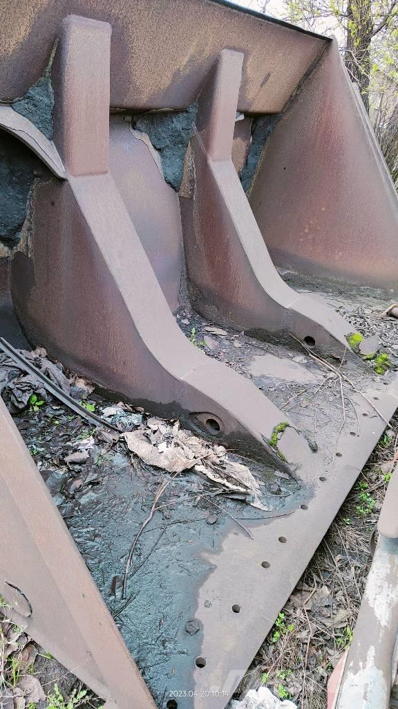 Volvo 180F Buckets