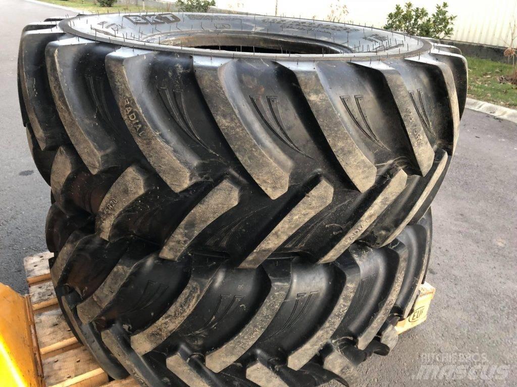 BKT 425/75R20 Tires, wheels and rims