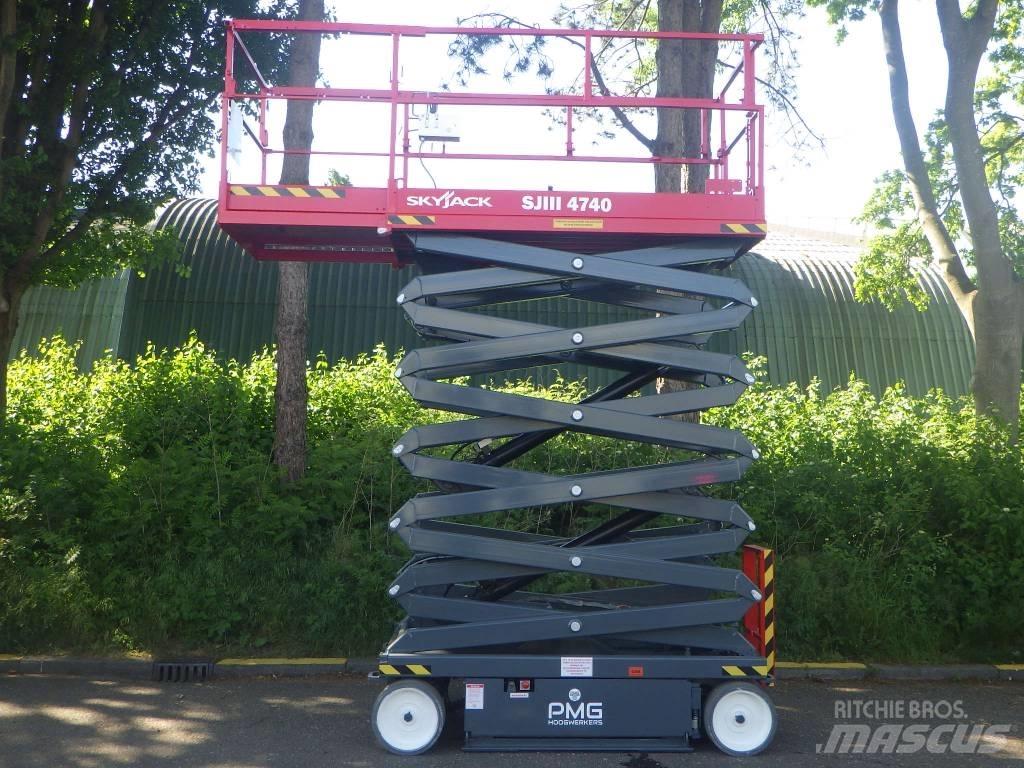 SkyJack SJ4740 Scissor Lifts