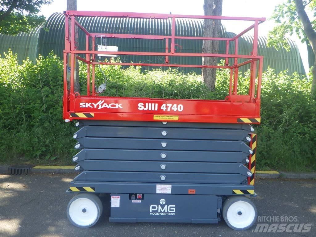 SkyJack SJ4740 Scissor Lifts
