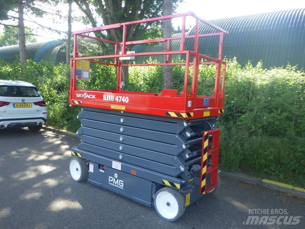 SkyJack SJ4740 Scissor Lifts