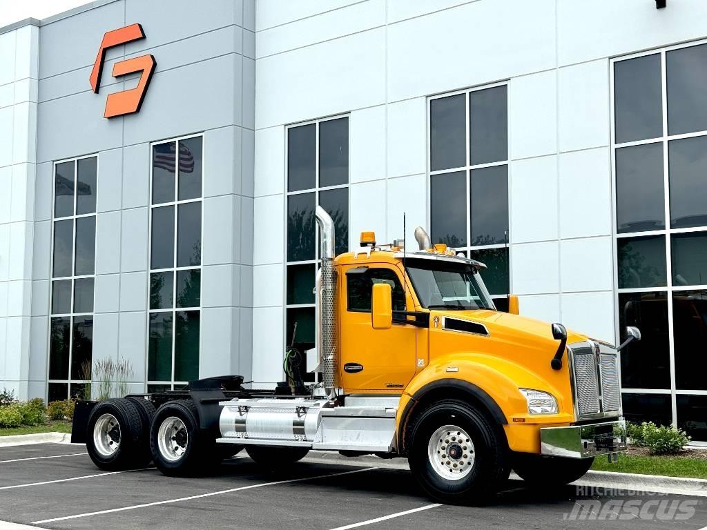 Kenworth T880 Conventional Trucks / Tractor Trucks