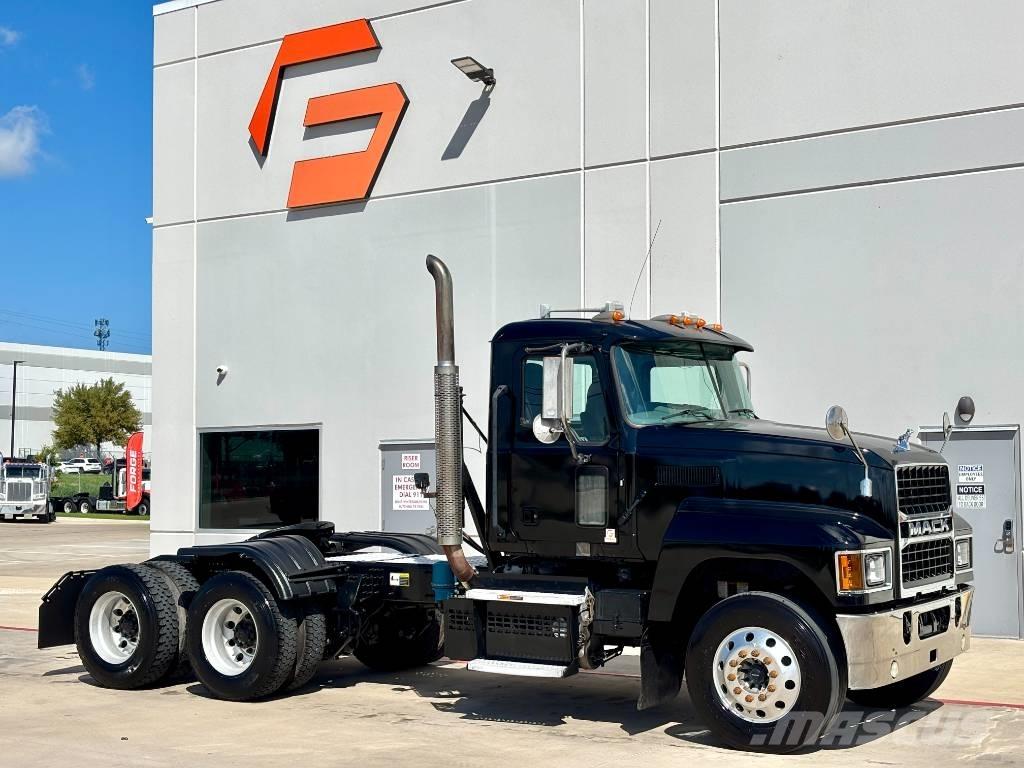 Mack Pinnacle Conventional Trucks / Tractor Trucks