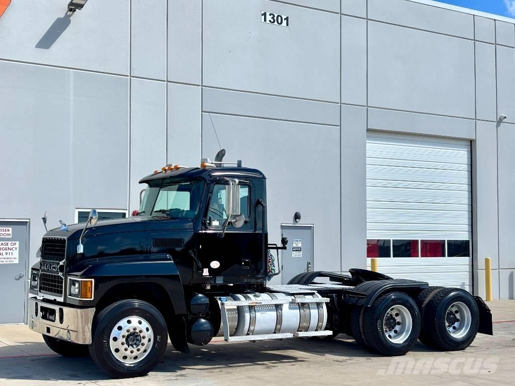 Mack Pinnacle Conventional Trucks / Tractor Trucks